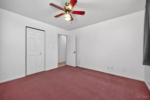 Bedroom - 464 Glenrose Ln, Cincinnati, OH 45244 photo 4 of 9