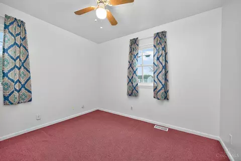 Bedroom - 464 Glenrose Ln, Cincinnati, OH 45244 photo 6 of 9