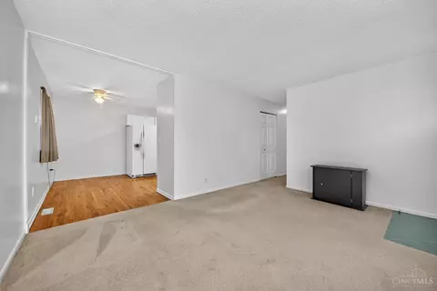Living - 464 Glenrose Ln, Cincinnati, OH 45244 photo 3 of 3