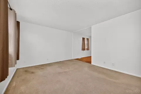 Living - 464 Glenrose Ln, Cincinnati, OH 45244 photo 1 of 3