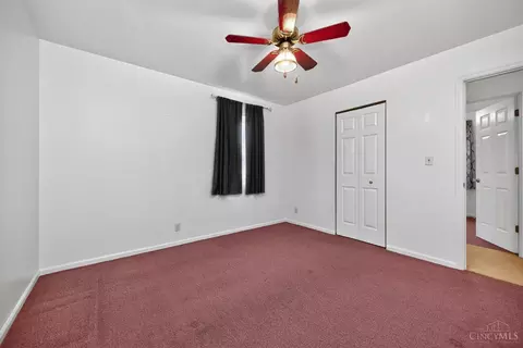 Bedroom - 464 Glenrose Ln, Cincinnati, OH 45244 photo 5 of 9