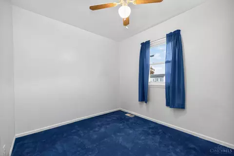 Bedroom - 464 Glenrose Ln, Cincinnati, OH 45244 photo 8 of 9