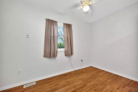 Bedroom - 464 Glenrose Ln, Cincinnati, OH 45244 photo 1 of 9