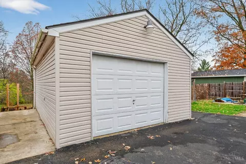 Exterior - 464 Glenrose Ln, Cincinnati, OH 45244 photo 5 of 13
