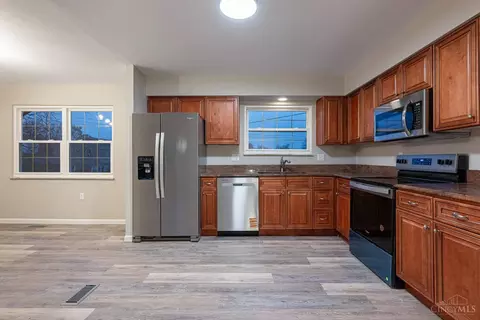 Kitchen - 580 Bessinger Dr, Forest Park, OH 45240 photo 2 of 2