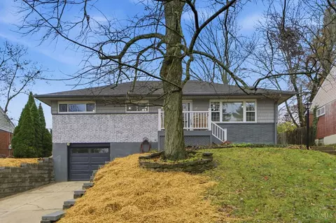 77 Illona Dr, Greenhills, OH 45218