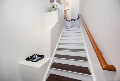 8060 Bridge Point Dr, Cincinnati, OH 45248 photo 3