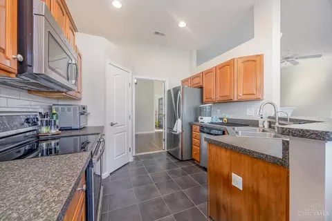 8060 Bridge Point Dr, Cincinnati, OH 45248 photo 9