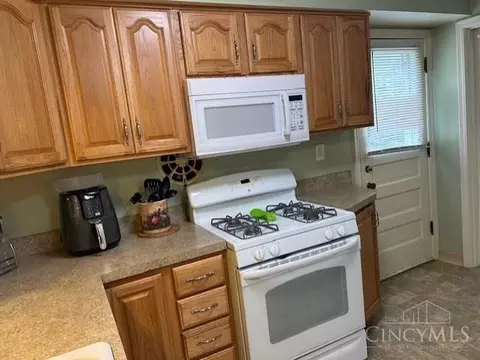 Kitchen - 1533 Corcoran Pl, North College Hill, OH 45224 photo 3 of 3