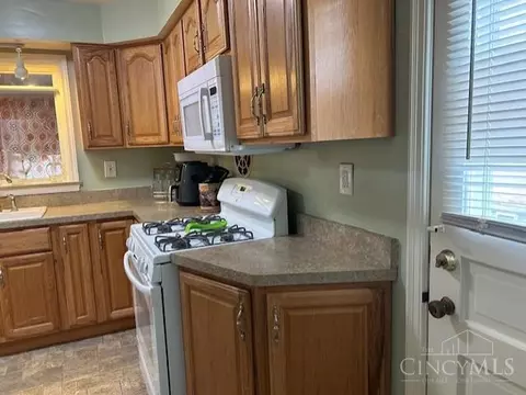 Kitchen - 1533 Corcoran Pl, North College Hill, OH 45224 photo 2 of 3