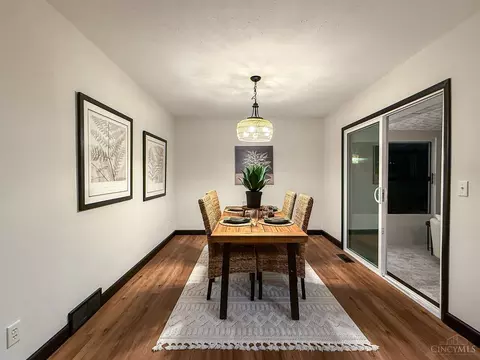 Dining - 11131 Hanover Rd, Forest Park, OH 45240 photo 2 of 4