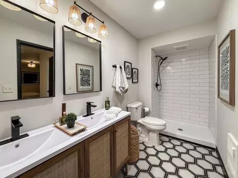 Bath - 11131 Hanover Rd, Forest Park, OH 45240 photo 2 of 4