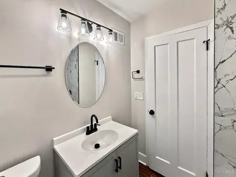 Bath - 6251 Elbrook Ave, Golf Manor, OH 45237 photo 3 of 4