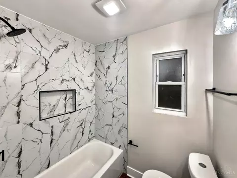 Bath - 6251 Elbrook Ave, Golf Manor, OH 45237 photo 2 of 4
