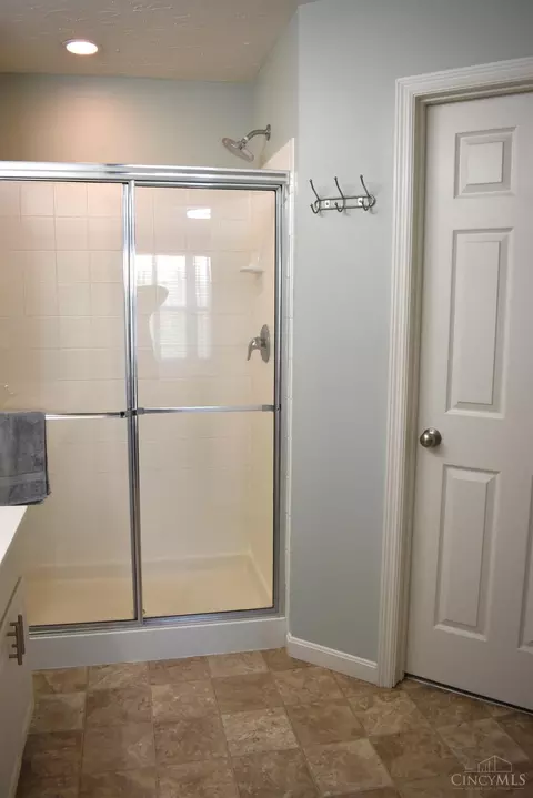 Bath - 6270 Pine Cv, Morrow, OH 45152 photo 2 of 3