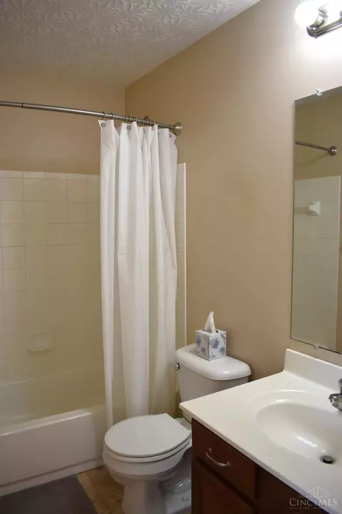 Bath - 6270 Pine Cv, Morrow, OH 45152 photo 3 of 3