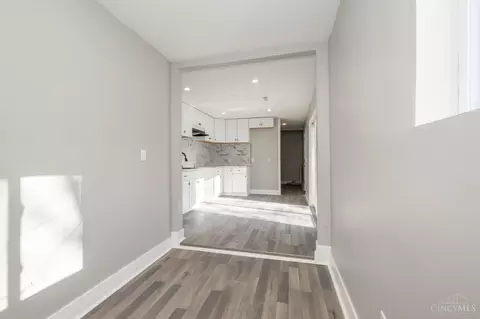 Entry Way - 1405 Meredith Dr, Cincinnati, OH 45231 photo 3 of 4