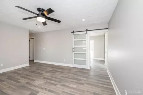 Living - 1405 Meredith Dr, Cincinnati, OH 45231 photo 2 of 4