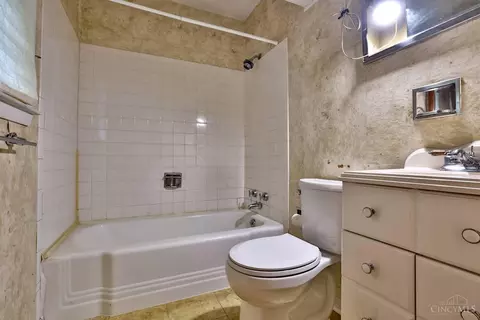 Bath - 1021 Newcastle Dr, Cincinnati, OH 45231 photo 1 of 2
