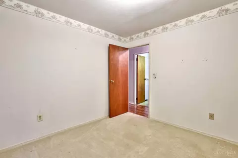 Bedroom - 1021 Newcastle Dr, Cincinnati, OH 45231 photo 6 of 6