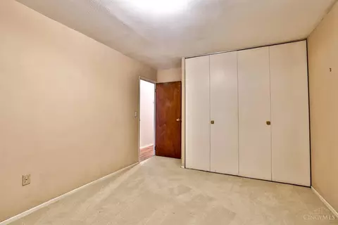 Bedroom - 1021 Newcastle Dr, Cincinnati, OH 45231 photo 4 of 6