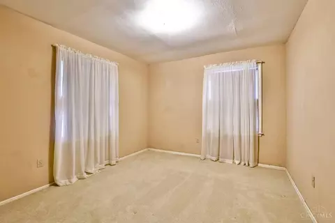 Bedroom - 1021 Newcastle Dr, Cincinnati, OH 45231 photo 3 of 6