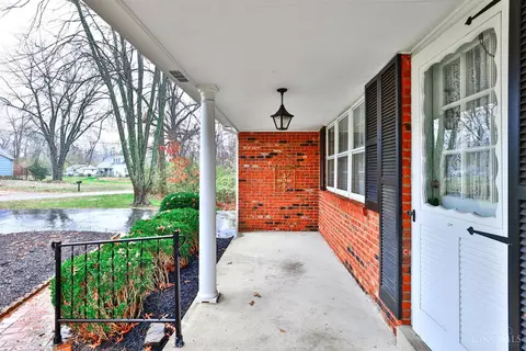 495 Shannon Ln, Cincinnati, OH 45255 photo 3