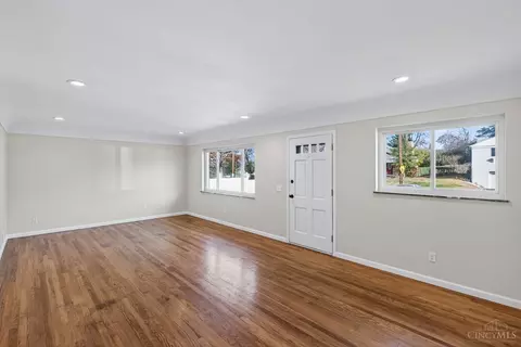 Living - 8663 Mockingbird Ln, Cincinnati, OH 45231 photo 3 of 3