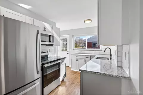 Kitchen - 8663 Mockingbird Ln, Cincinnati, OH 45231 photo 1 of 5