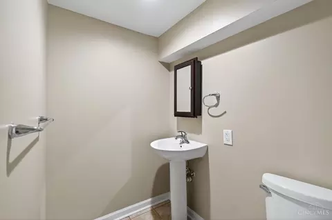 Bath - 8663 Mockingbird Ln, Cincinnati, OH 45231 photo 2 of 2
