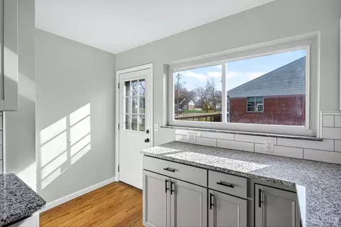 Kitchen - 8663 Mockingbird Ln, Cincinnati, OH 45231 photo 5 of 5