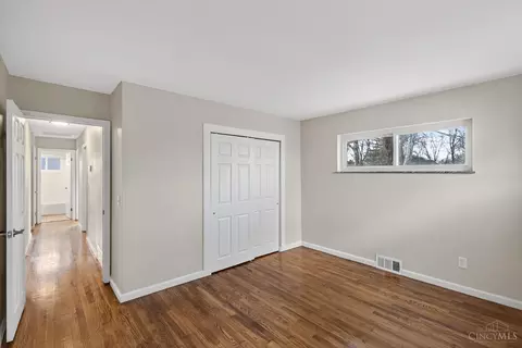Bedroom - 8663 Mockingbird Ln, Cincinnati, OH 45231 photo 5 of 6