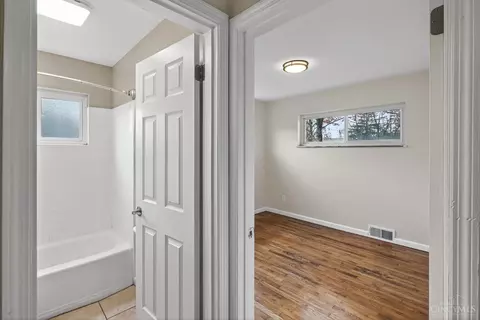 Entry Way - 8663 Mockingbird Ln, Cincinnati, OH 45231 photo 2 of 4