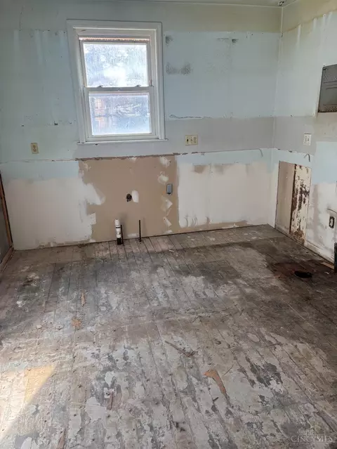 Kitchen - 2327 Losantiville Ave, Golf Manor, OH 45237 photo 1 of 1