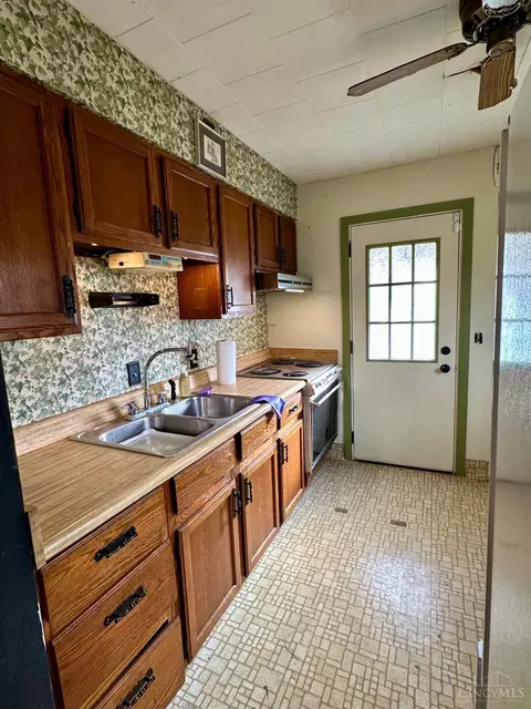 Kitchen - 1122 Alcliff Ln, Cincinnati, OH 45238 photo 1 of 2