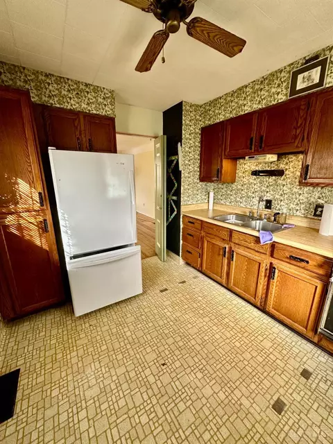 Kitchen - 1122 Alcliff Ln, Cincinnati, OH 45238 photo 2 of 2