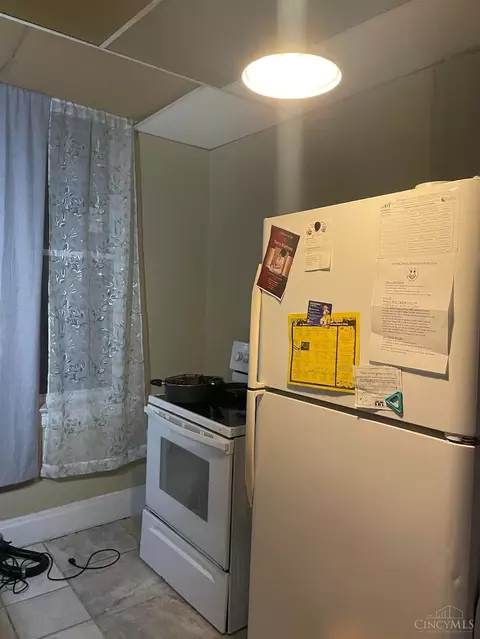 Kitchen - 4338 Vine St, Saint Bernard, OH 45217 photo 2 of 3
