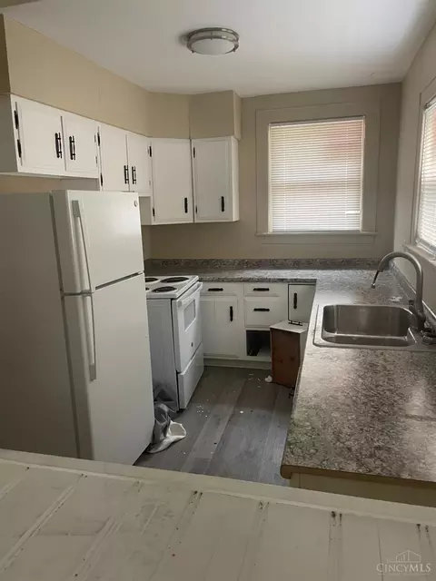 Kitchen - 2040 Queen City Ave, Cincinnati, OH 45214 photo 1 of 3
