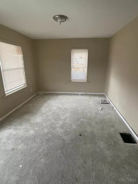 Living - 2040 Queen City Ave, Cincinnati, OH 45214 photo 2 of 3