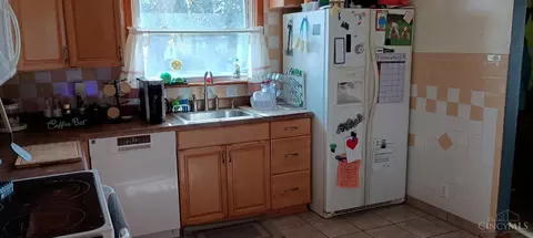 Kitchen - 798 Mark Ave, Hamilton, OH 45013 photo 2 of 2