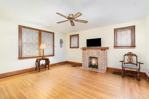 Living - 1237 Carson Ave, Cincinnati, OH 45205 photo 2 of 2