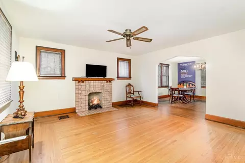 Living - 1237 Carson Ave, Cincinnati, OH 45205 photo 1 of 2
