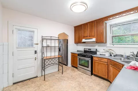 Kitchen - 1237 Carson Ave, Cincinnati, OH 45205 photo 3 of 4