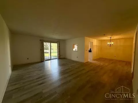 Living - 611 Covedale Ave, Cincinnati, OH 45238 photo 1 of 3