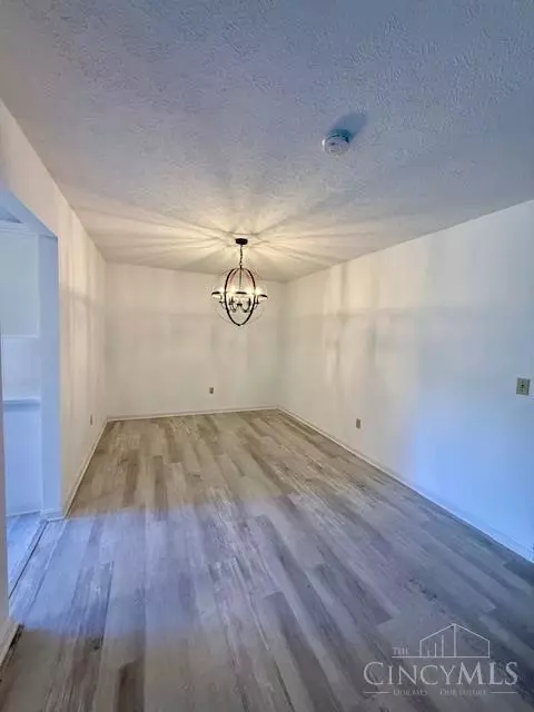 Dining - 611 Covedale Ave, Cincinnati, OH 45238 photo 2 of 3