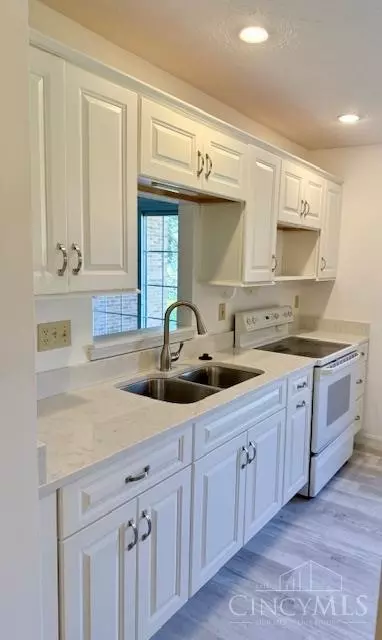 Kitchen - 611 Covedale Ave, Cincinnati, OH 45238 photo 1 of 6