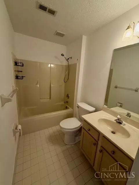 Bath - 611 Covedale Ave, Cincinnati, OH 45238 photo 6 of 6