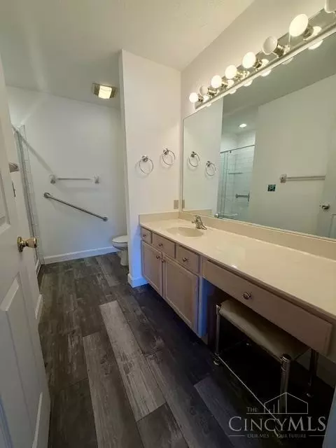 Bath - 611 Covedale Ave, Cincinnati, OH 45238 photo 3 of 6