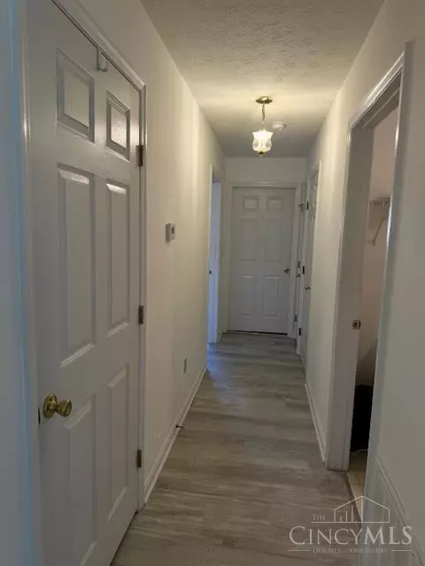 Entry Way - 611 Covedale Ave, Cincinnati, OH 45238 photo 2 of 2
