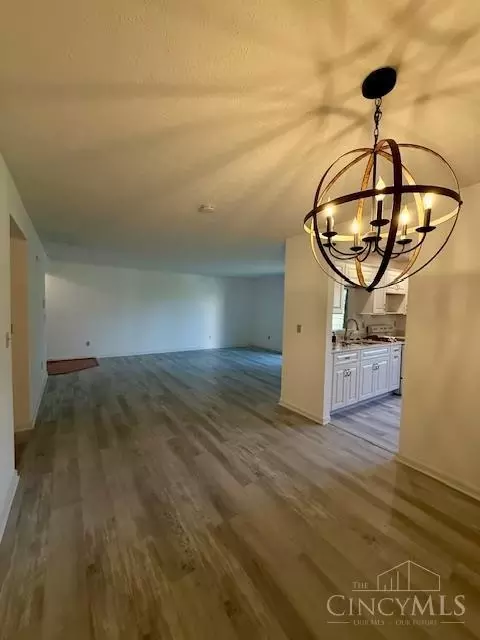 Dining - 611 Covedale Ave, Cincinnati, OH 45238 photo 1 of 3